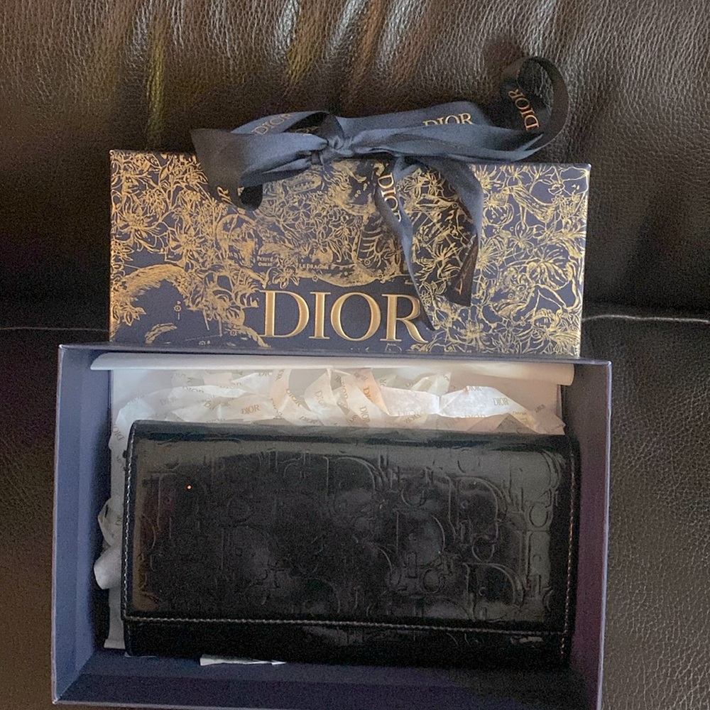 Christian dior oblique design patent leather long wallet.